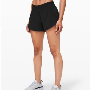 Lululemon Tracker Short V "4"